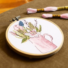 Kit cross stitch spring flower vase | Haberdashery Online Pontejos