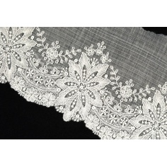 952 embroidered strip | Haberdashery Online Pontejos